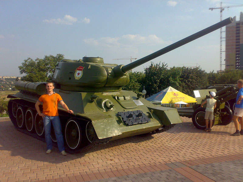 Броня-крепка-и-танки-наши-быстры-2.jpg
